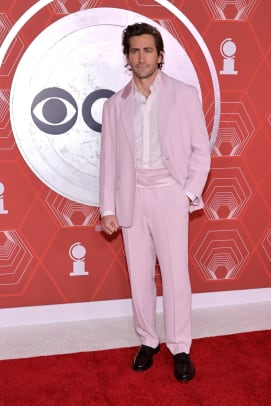 jake-gyllenhaal-best-dressed-celebrities-2021-2