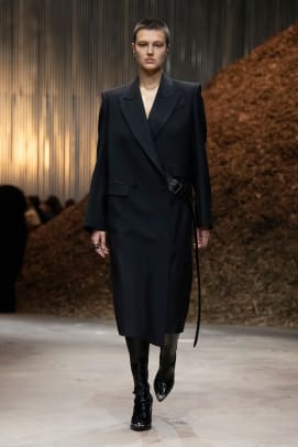 alexander-mcqueen-fall-2022-collection-review-2