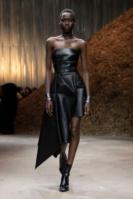 alexander-mcqueen-fall-2022-collection-review-1