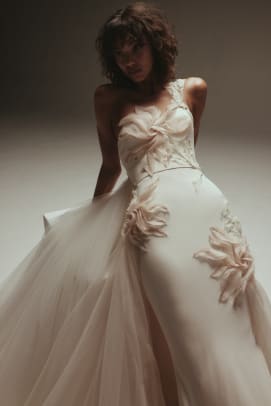 amsale-wedding-dress-bridal-spring-2023-Marisol-flowers