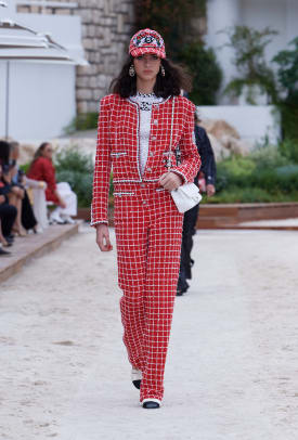 Chanel Cruise 2022 Runway Bag Collection featuring Classic Edgy - Spotted  Fashion