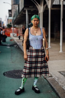 new-york-fashion-week-street-style-spring-2022-day-6-33