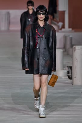 Coach Fall 2023: runway ⮕ real world. 🗽#TinaLeung heads out with a plush  coat and pink patent leather Tabby—look #17 from our…