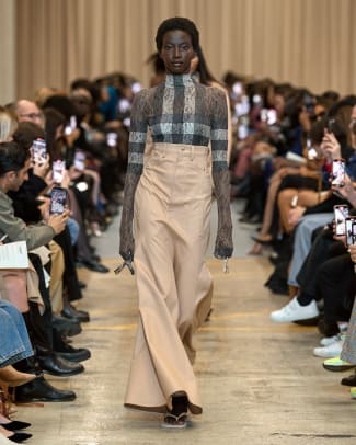 Burberry Spring_Summer 2023 Collection - Look 1