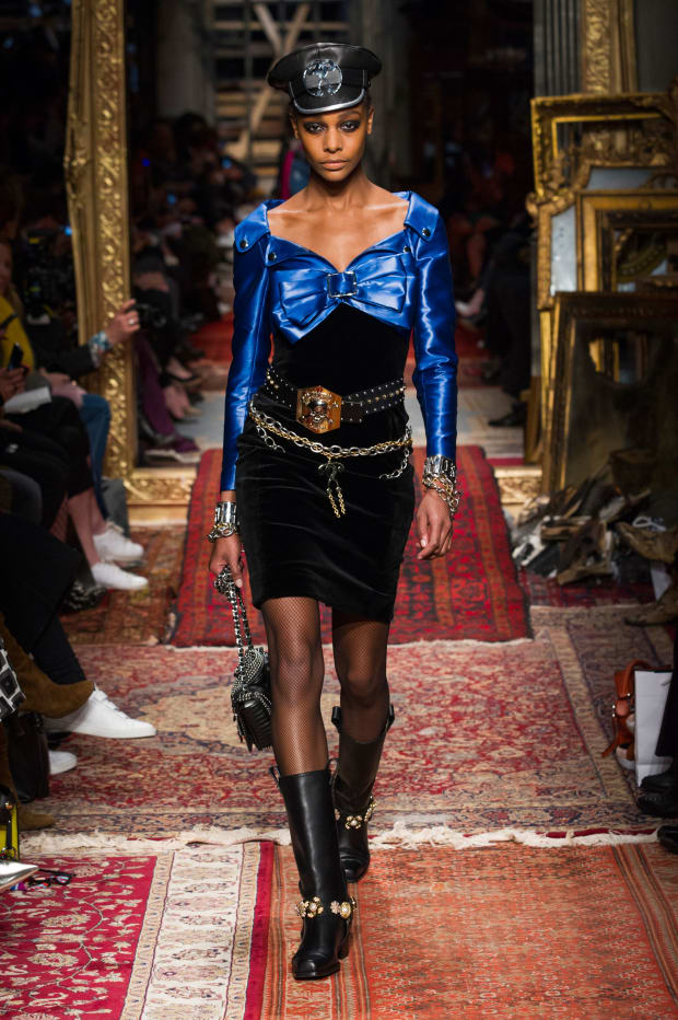 Moschino Fall/Winter 2016 - Daily Front Row
