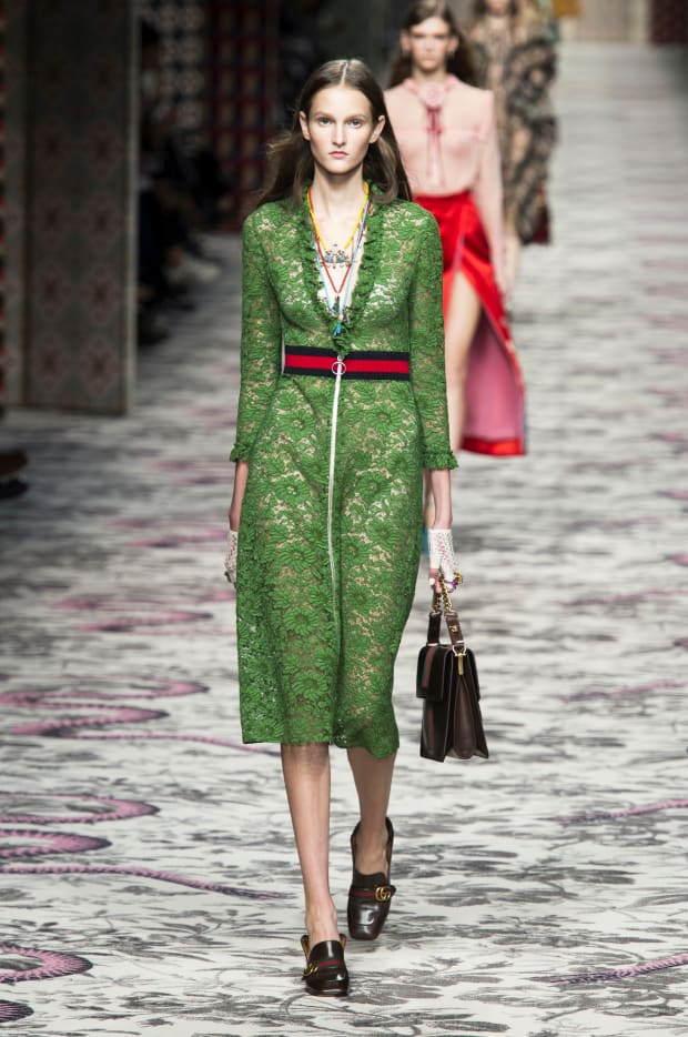 Sandalen Occlusie Een evenement Alessandro Michele Mixes the Familiar with the Unfamiliar for Gucci Spring  2016 - Fashionista