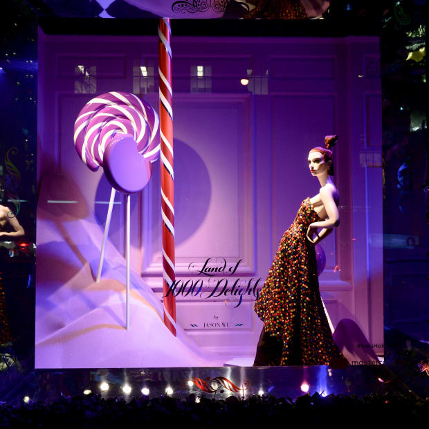 Get in the Holiday Spirit With These Spectacular New York City Department  Store Windows - Fashionista
