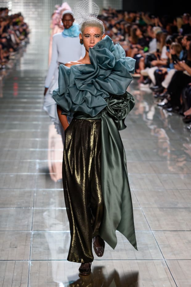 Marc Jacobs RTW Spring 2019  Fashion, Extreme fashion, Fashion forecasting