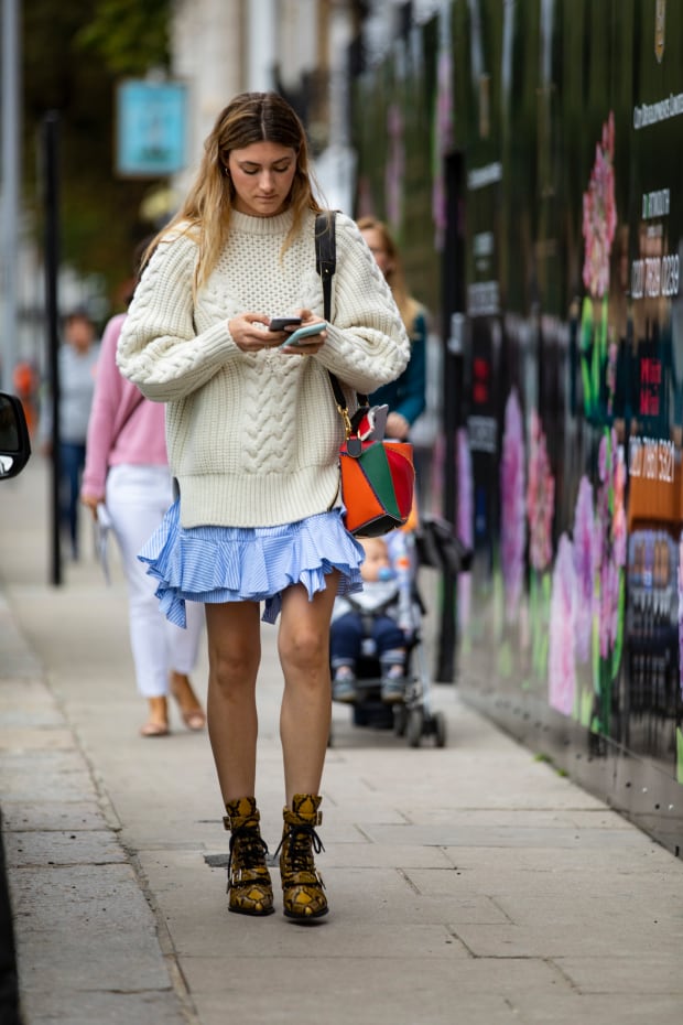 Small Crossbody Bags Were a Street Style Favorite On Day 1 of Paris Fashion  Week - Fashionista