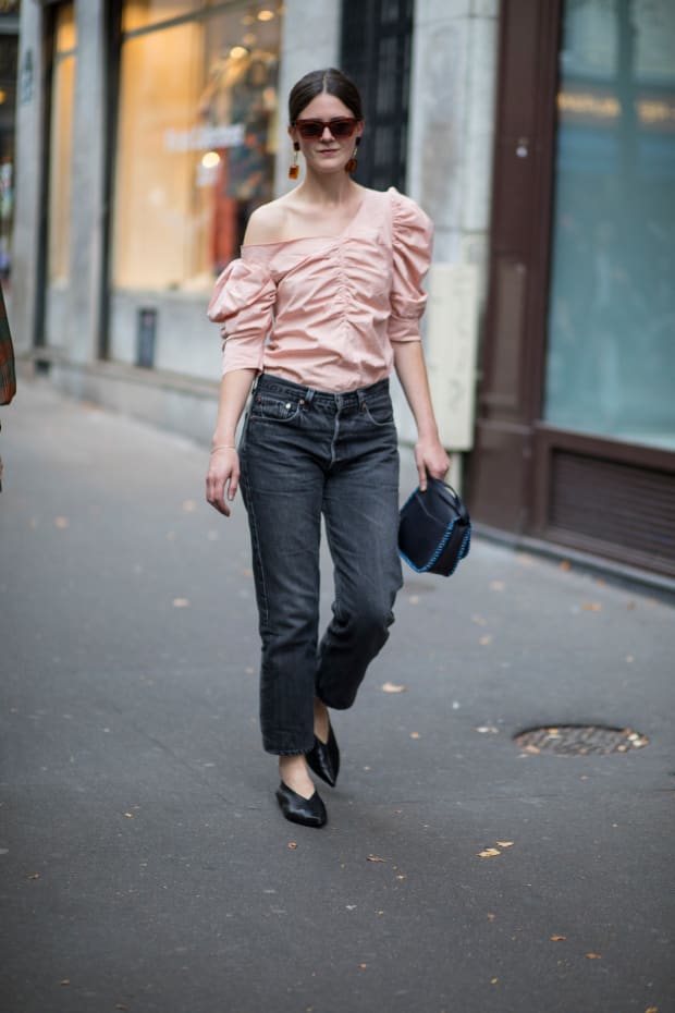 Small Crossbody Bags Were a Street Style Favorite On Day 1 of Paris Fashion  Week - Fashionista