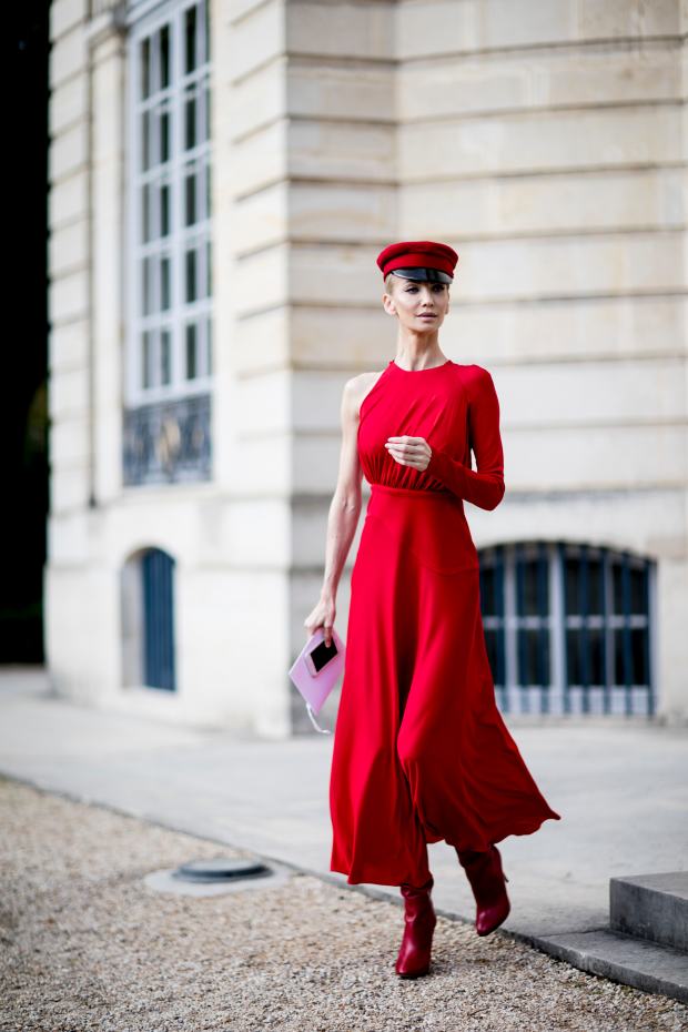 Small Crossbody Bags Were a Street Style Favorite On Day 1 of Paris Fashion  Week - Fashionista