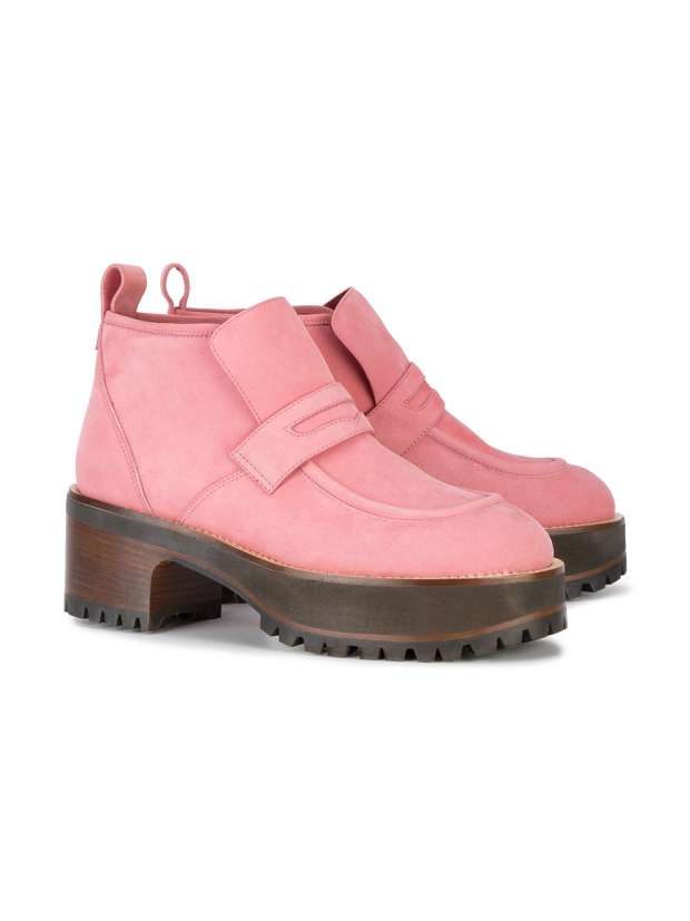 14 Surprisingly Practical Winter Boots That Won't Screw Up Your