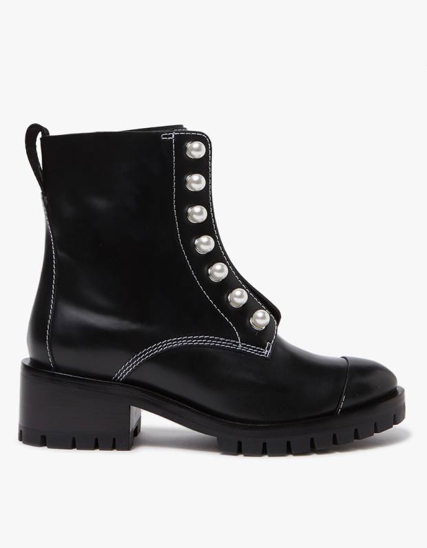 14 Surprisingly Practical Winter Boots That Won't Screw Up Your