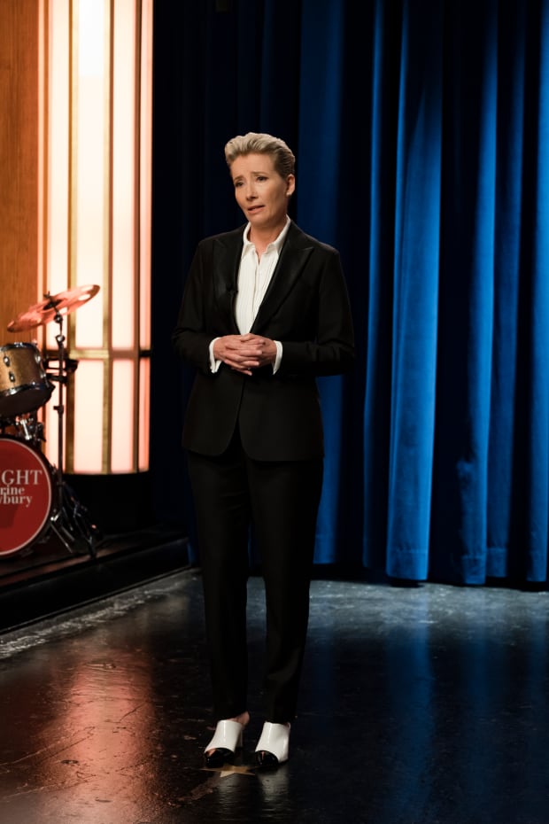 Emma Thompson S Chic Pantsuits In Late Night Pay Tribute To Talk