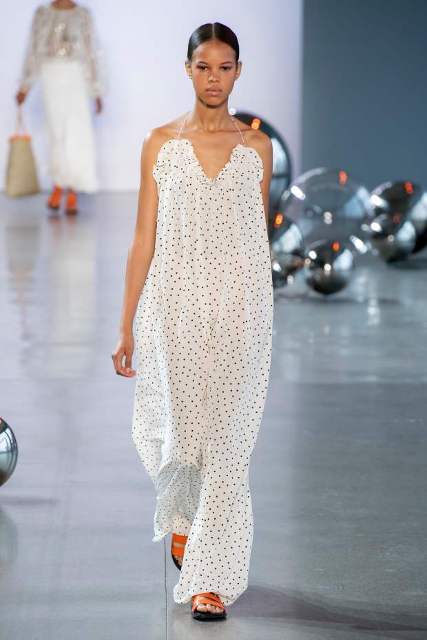 Fashion Week Outfit: white dress with polka-dots