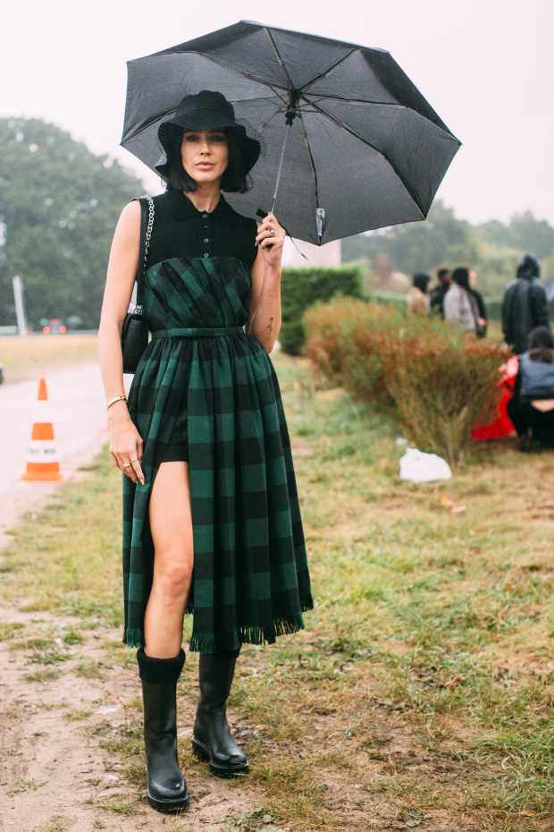 plaid  Paris fashion, Paris outfits, Fashion