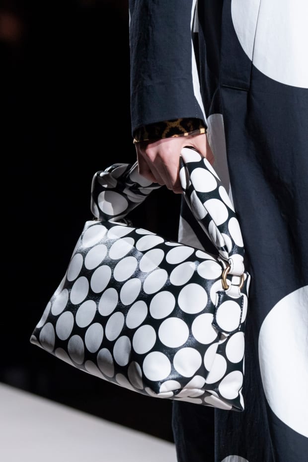 Cross body phone cases spring 2020 handbag trends – Bay Area Fashionista