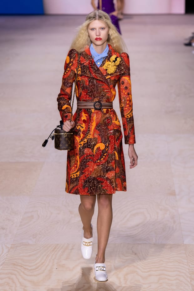 VIDEO / LOUIS VUITTON SPRING SUMMER 2020 RTW COLLECTION BY NICOLAS  GHESQUIÈRE AT THE LOUVRE DURING PARIS FASHION WEEK - Arc Street Journal