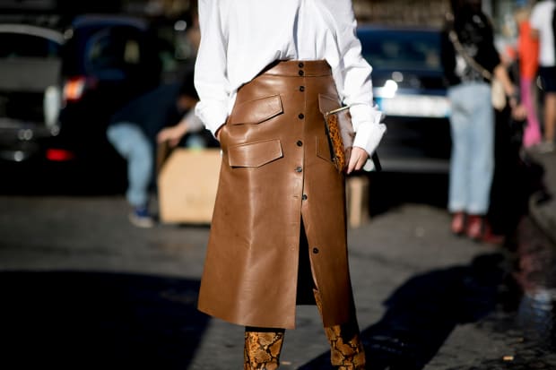 Roeispaan Doorlaatbaarheid recept 21 Leather Skirts That Will Cure Your Cold-Weather-Induced Wardrobe Slump -  Fashionista