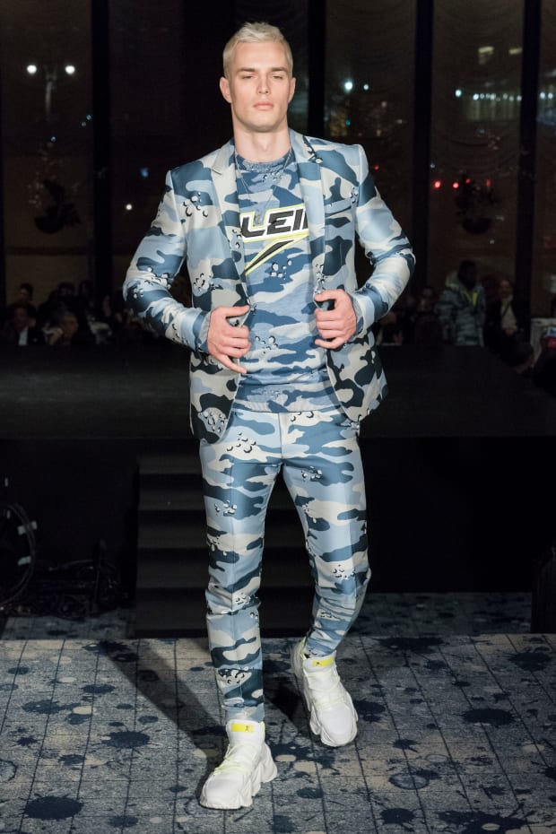 ik heb honger Ellende Contour Philipp Plein's Fall 2019 Show Was Just as Tragic as the Kanye West Scam  That Surrounded It - Fashionista