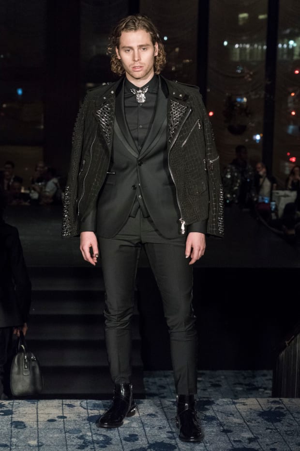 ik heb honger Ellende Contour Philipp Plein's Fall 2019 Show Was Just as Tragic as the Kanye West Scam  That Surrounded It - Fashionista