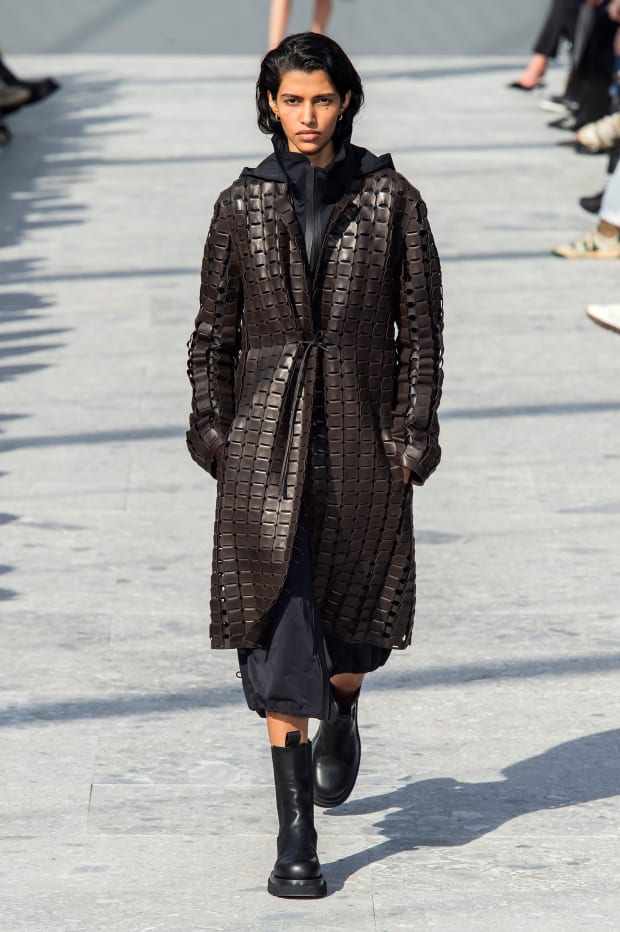 Daniel Lee S Bottega Veneta Fall 19 Runway Debut Officially Put Him On The Fashion Map Fashionista