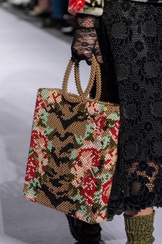 NYFW street style handbags fall 2019: YSL shoulder bags – Bay Area  Fashionista