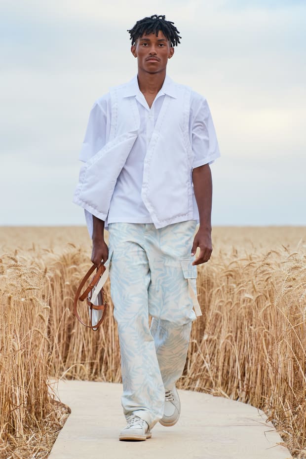 Jacquemus Debuted Its Spring 2021 Collection on a Live Runway in a Wheat  Field - Fashionista