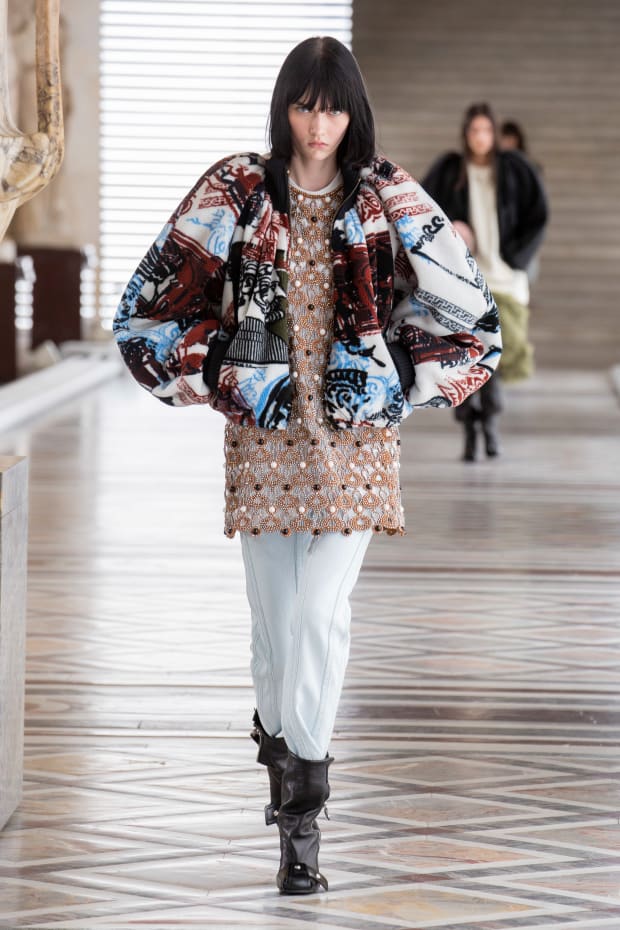 Louis Vuitton's Fall 2021 Collection Is Peak Nicolas Ghesquière -  Fashionista