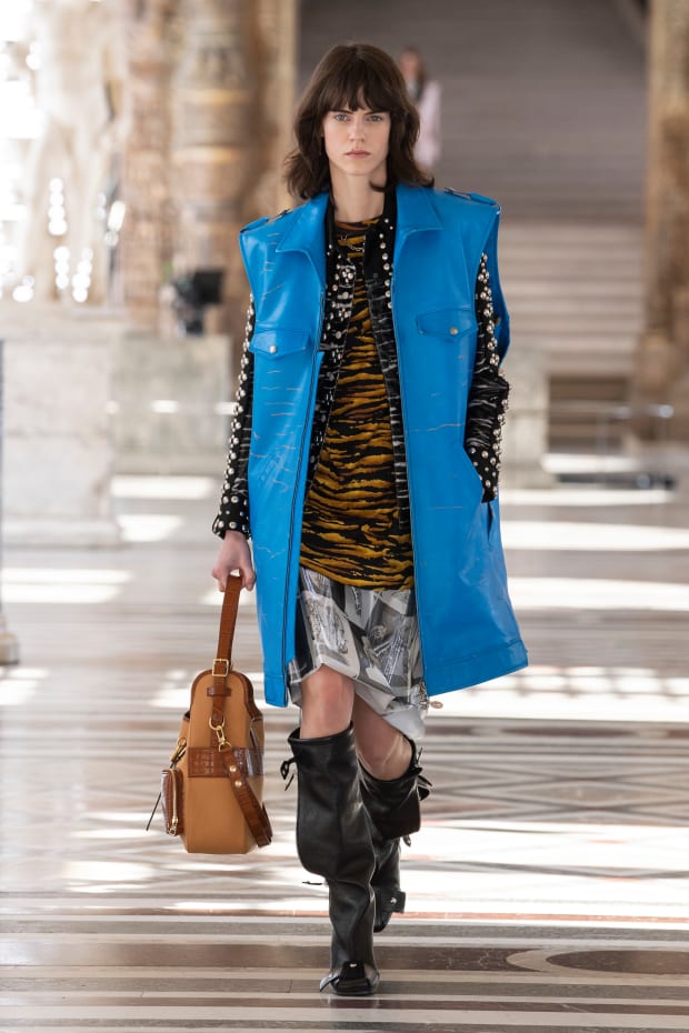 Louis Vuitton's Fall 2021 Collection Is Peak Nicolas Ghesquière -  Fashionista