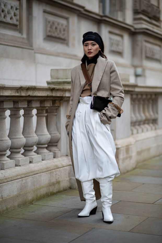 Street Style at London Fashion Week Fall-Winter 2020 - Minimalist Street  Style - Minimal. / Visual.