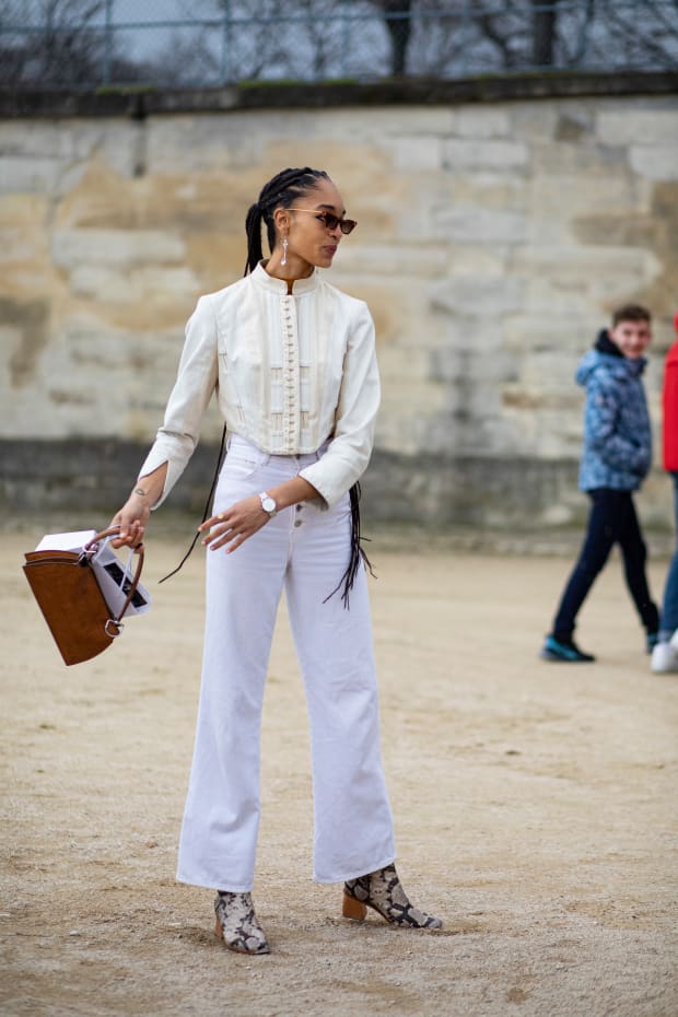 Paris SS 2020 Street Style - STYLE DU MONDE  Street Style Street Fashion  Photos Bottega Veneta chain pouch bag