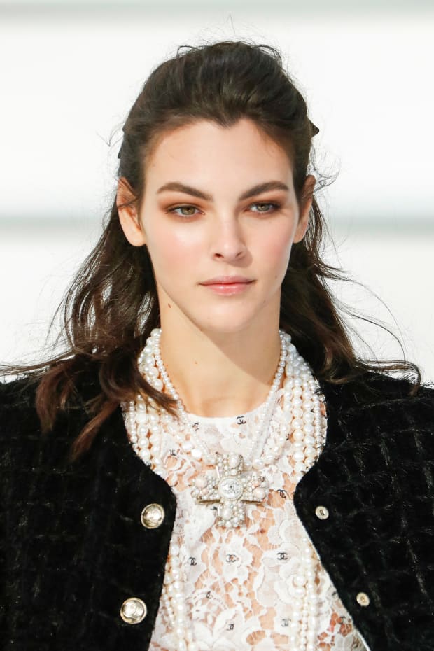 til eksil Reporter Syge person This is What ''70s French Girl' Hair Looks Like, According to Chanel -  Fashionista