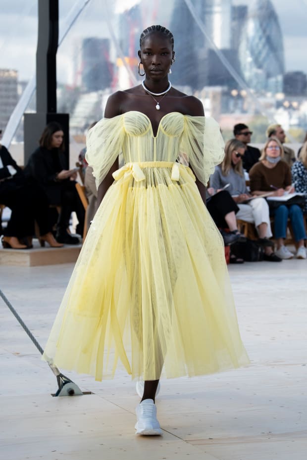 For Spring 2022, Alexander McQueen Soars Through London Skies - Fashionista