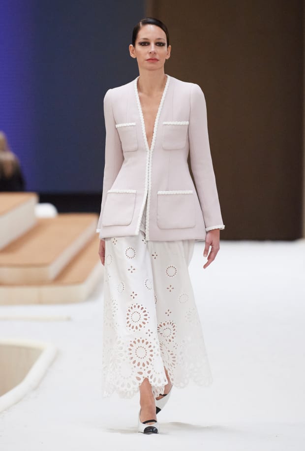 Chanel Spring 2022 Ready-to-Wear Fashion Show