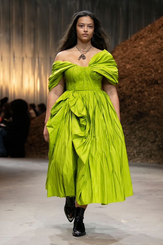 Alexander McQueen Fall 2023 Ready-to-Wear Fashion Show