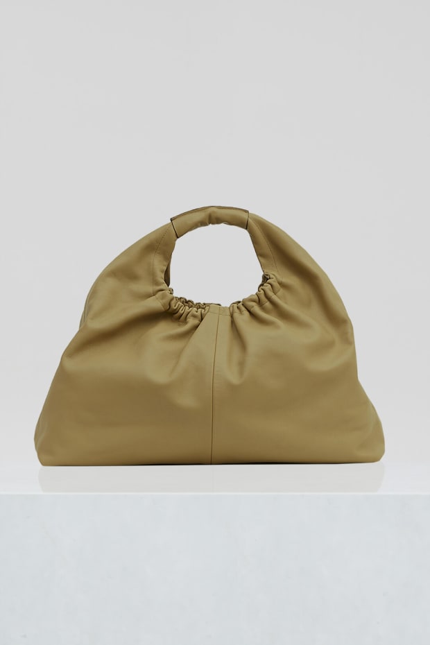 2021 Bag Trends: Soft, Slouchy Handbags To Shop Now – StyleCaster