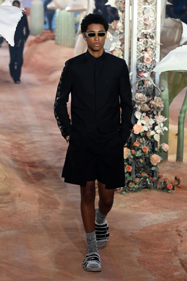 Dior Men Resort 2021 Menswear collection, runway looks, beauty, models, and  reviews.