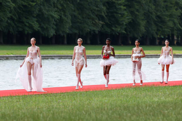 Le Chouchou Jacquemus' Fashion Show : Runway At Chateau De