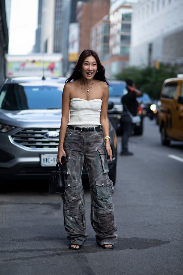 Cargo Pants, NYFW Street Style - Chiara  Cargo pants women, Women cargo  pants outfit, Fashion pants