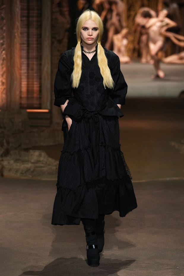 Paris Fashion Week: how Dior married 70s power dressing with 16th century  chic – its spring/summer 2023 runway show delivered drama and playfulness,  with Blackpink's Jisoo and Cha Eun-woo attending