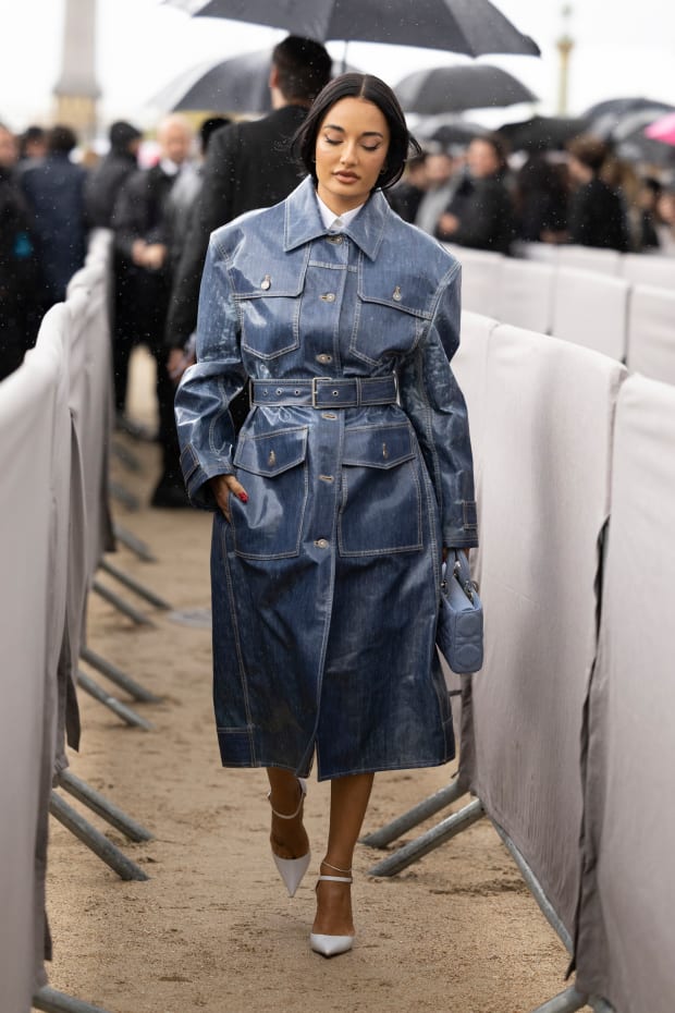 Paris Fashion Week Fall 2023 Street Style Trend: Trench Coats – WWD