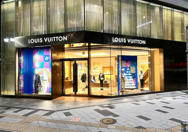 Holiday Window Display 2020 - Louis Vuitton