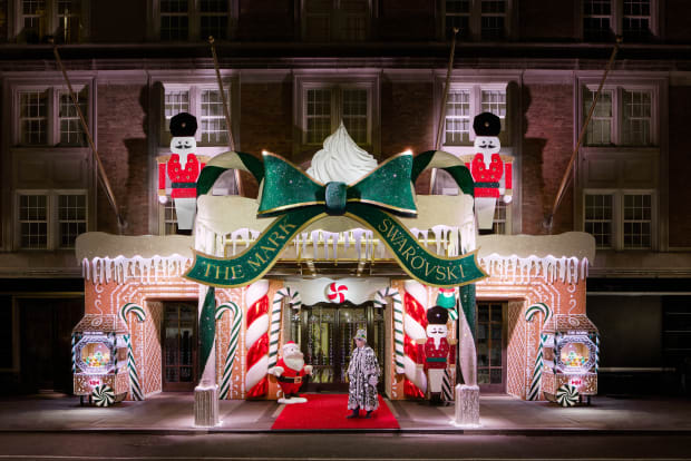The Absolute Best Holiday Windows of 2018 - VIE Magazine