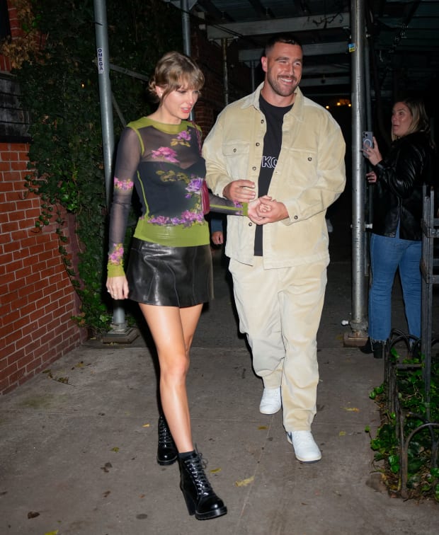 Taylor Swift Wore a 'Reputation'-Coded Outfit for Date Night With Travis  Kelce