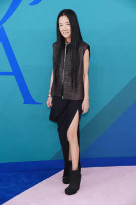 See Every Look From the 2017 CFDA Awards Red Carpet - Fashionista