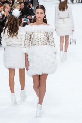 A Moment of Silence a Standing Ovation and Plenty of Tears for Karl Lagerfeld s Final Chanel Collection Fashionista