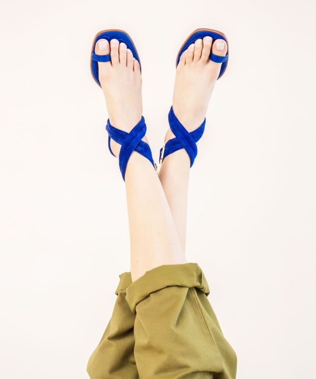 sandals with big toe strap