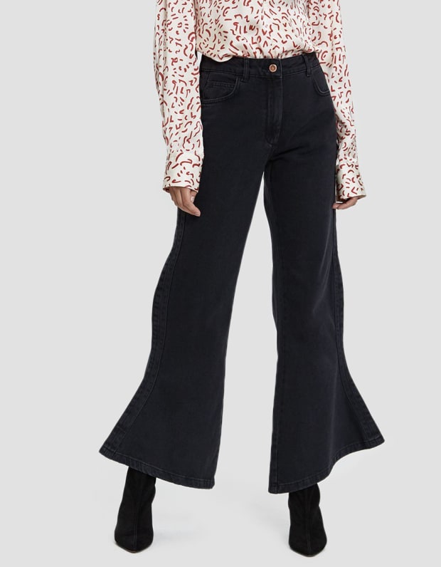 17 Black Flare Jeans That Will Solve Your 'Nothing-to-Wear 