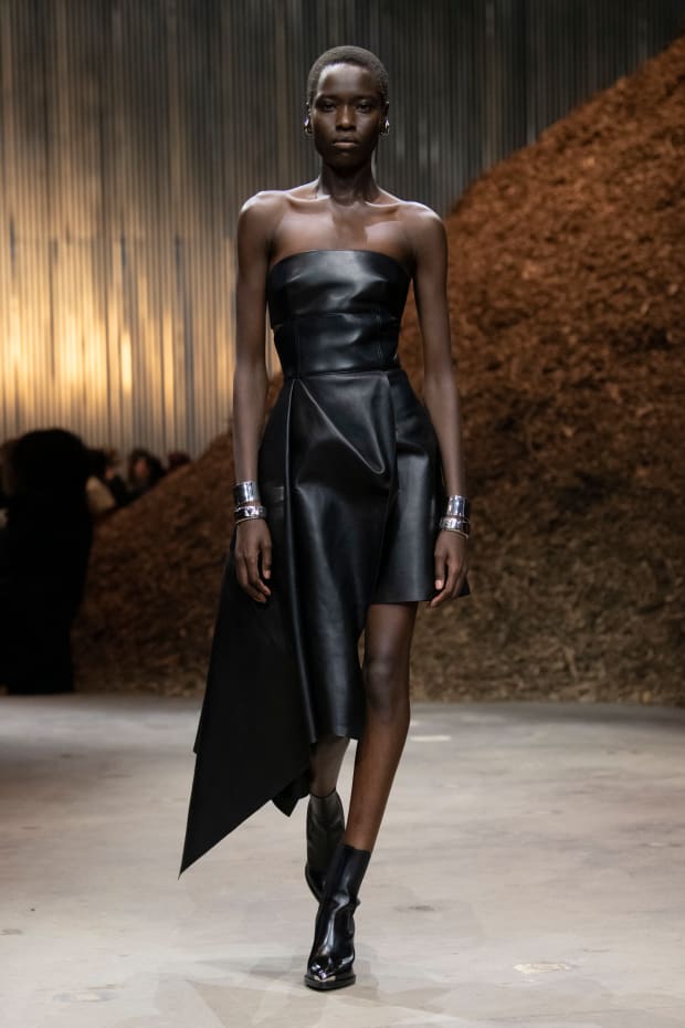 Alexander McQueen Fall 2022 Collection - Fashionista